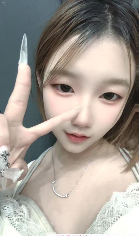 08三点粉白虎妹妹   