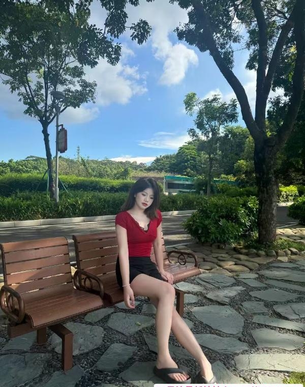 福田长腿大胸嫩妹 