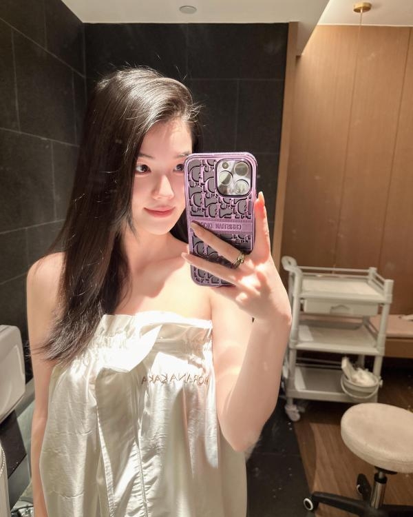 甜美可爱大胸妹子