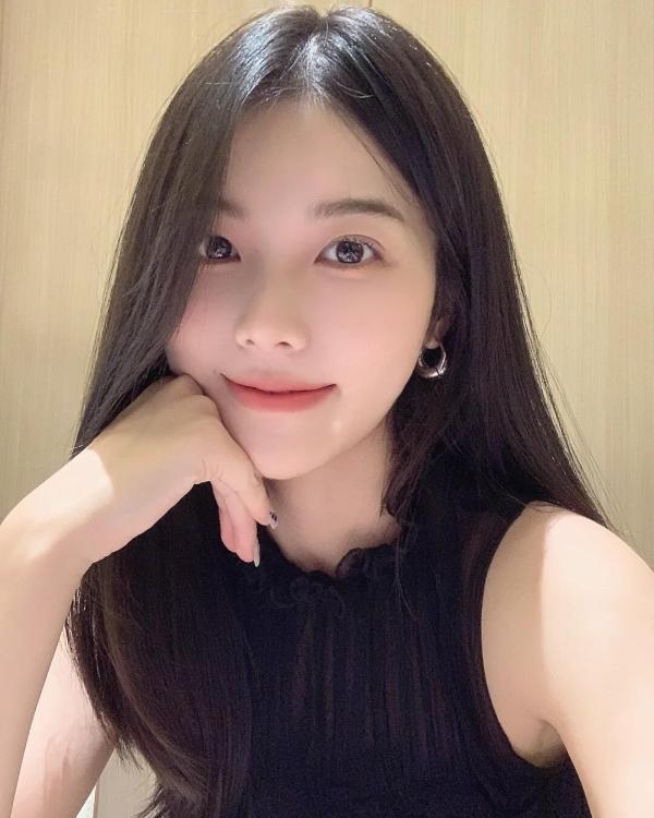 甜美可爱大胸妹子